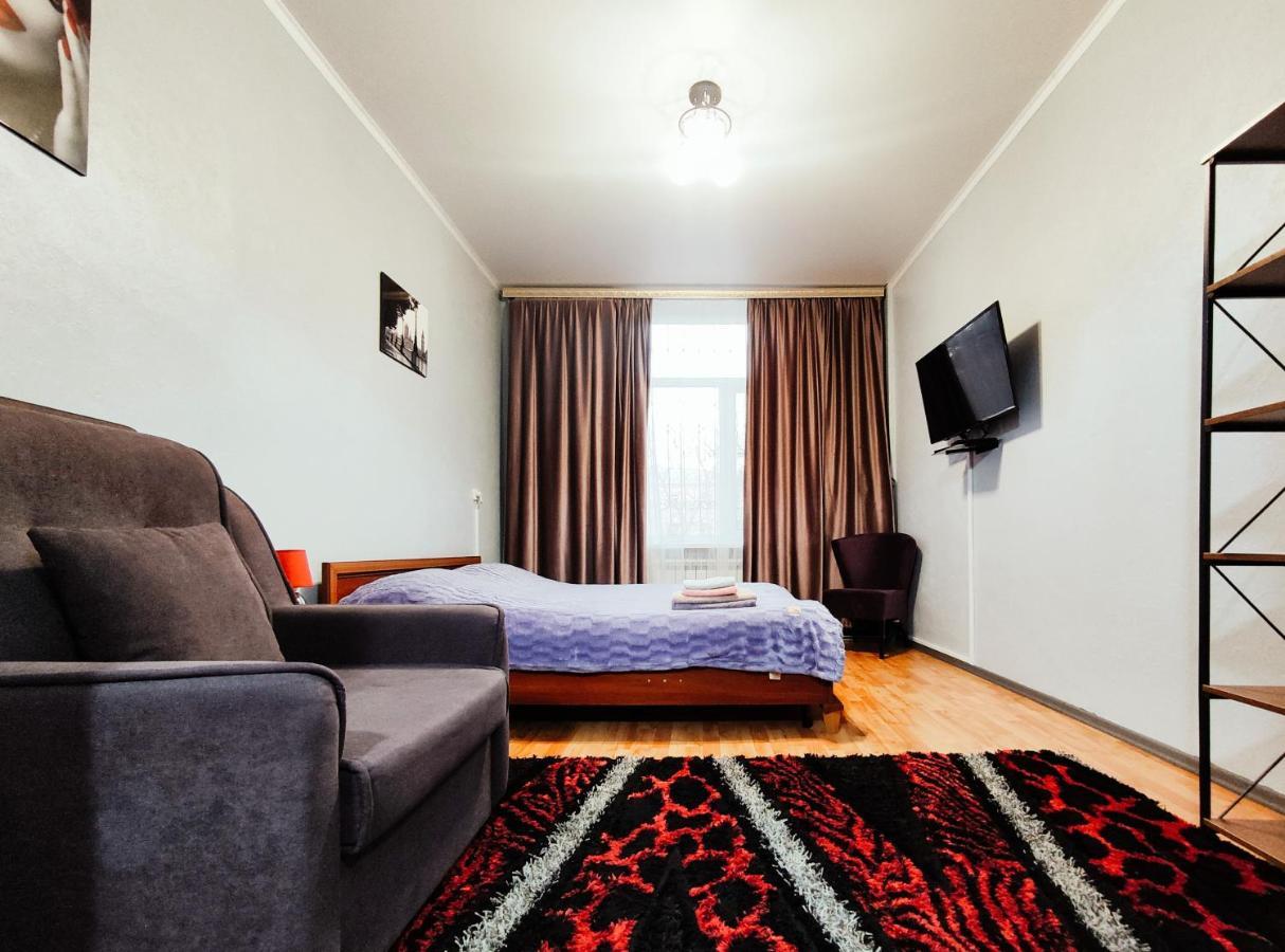 Nadezhda Apartments On Abylay Khan Ave 121 Almatý Exterior foto
