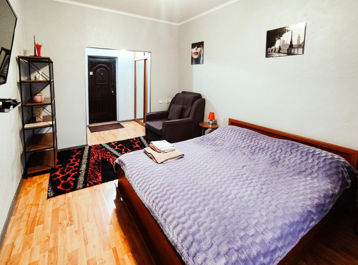 Nadezhda Apartments On Abylay Khan Ave 121 Almatý Exterior foto