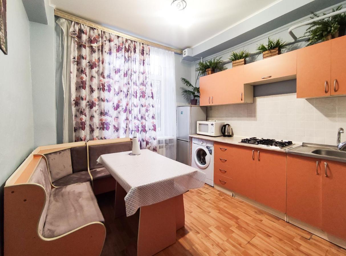 Nadezhda Apartments On Abylay Khan Ave 121 Almatý Exterior foto